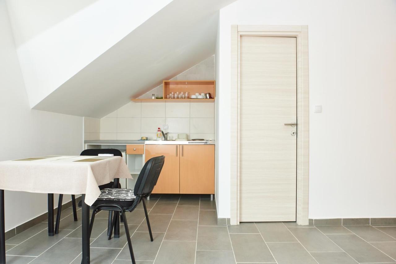 Sakota Family House Lägenhet Sremska Kamenica Exteriör bild
