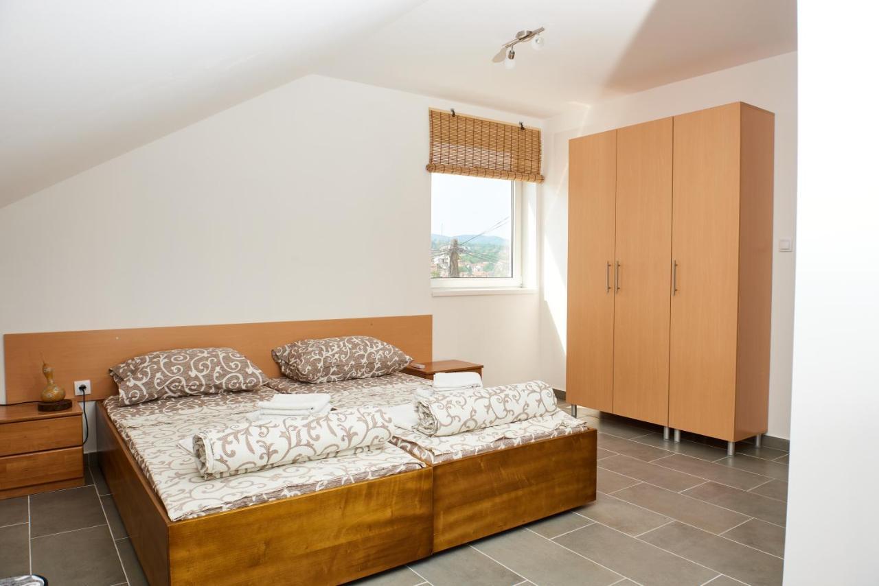 Sakota Family House Lägenhet Sremska Kamenica Exteriör bild